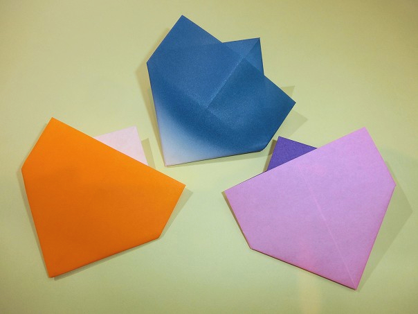 折り紙の平面のコマの写真