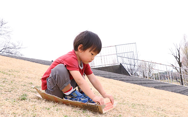 一人で遊ぶ気になる子ども