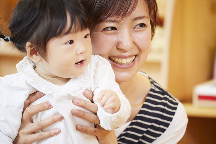 賞与年3回 / 週休3日制も選べる / 系列園に子どもを預けて働ける / 中山駅エリアの認可保育園