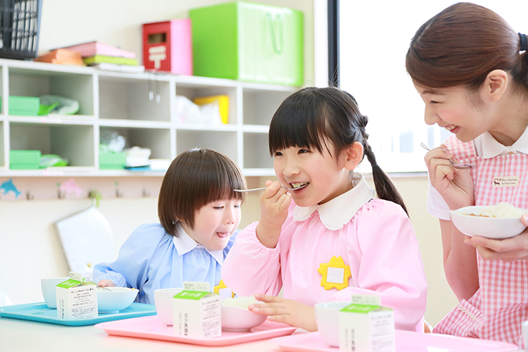 園児の給食やおやつの調理 / 賞与年2回 / 駅チカ徒歩5分 / 馬込駅エリアの認可保育園