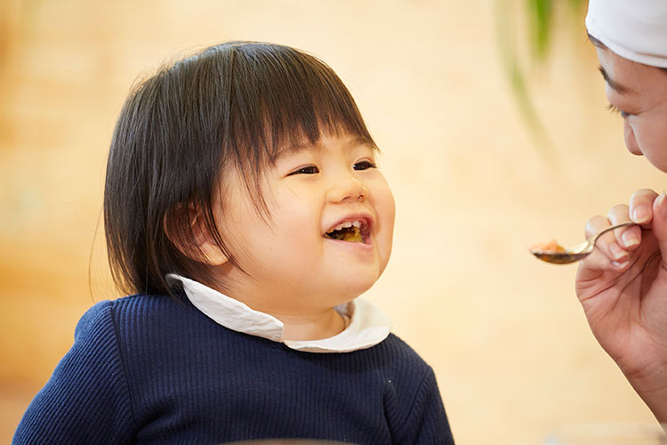 無資格OK / 調理補助+保育補助 / 駅徒歩5分 / 学習院下駅エリアの認可保育園